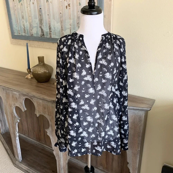 NWOT Vince Calico Floral Pleat Neck Silk Blouse Blue Casual Women’s Medium - Picture 2 of 8